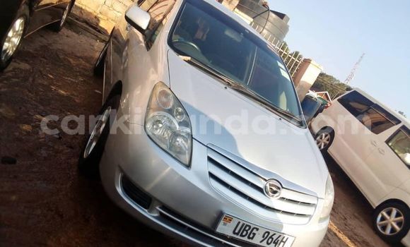 Gura Yakoze Toyota Spacio Silver Imodoka i Kampala mu Uganda