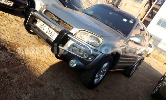 Gura Yakoze Toyota RAV4 Silver Imodoka i Kampala mu Uganda