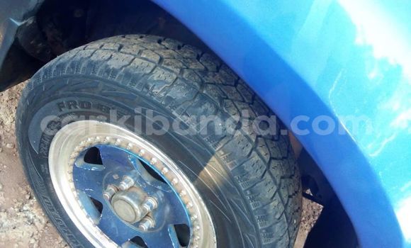 Acheter Occasion Voiture Toyota RAV4 Bleu à Kampala, Ouganda Acheter Occasion Voiture Toyota RAV4 Bleu à Kampala, Ouganda