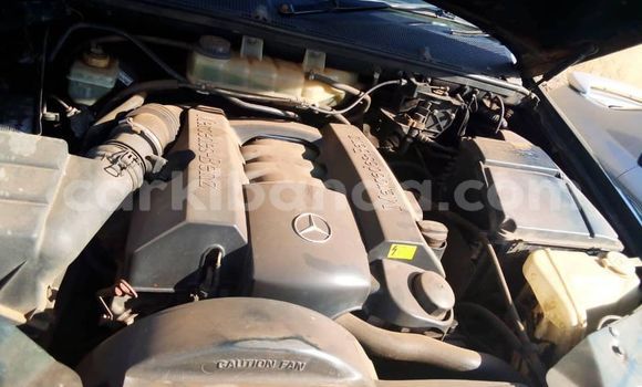 Acheter Occasion Voiture Mercedes‒Benz ML–Class Vert à Kampala, Ouganda Acheter Occasion Voiture Mercedes‒Benz ML–Class Vert à Kampala, Ouganda