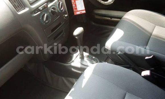 Acheter Occasion Voiture Toyota Succeed Blanc à Kampala, Ouganda Acheter Occasion Voiture Toyota Succeed Blanc à Kampala, Ouganda