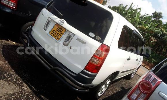 Acheter Occasion Voiture Toyota Succeed Blanc à Kampala, Ouganda Acheter Occasion Voiture Toyota Succeed Blanc à Kampala, Ouganda