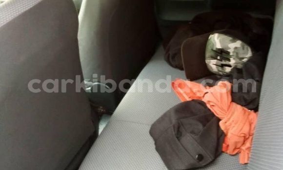 Acheter Occasion Voiture Toyota Succeed Blanc à Kampala, Ouganda Acheter Occasion Voiture Toyota Succeed Blanc à Kampala, Ouganda