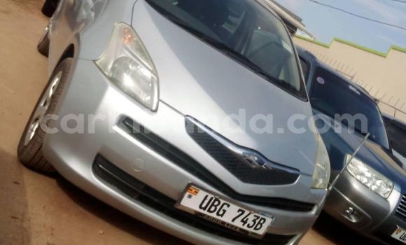 Nunua Ilio tumika Toyota Ractis Fedha Gari ndani ya Kampala nchini Uganda