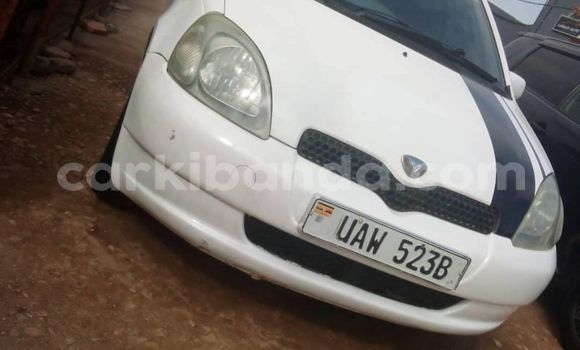 Acheter Occasion Voiture Toyota Vitz Blanc à Kampala, Ouganda Acheter Occasion Voiture Toyota Vitz Blanc à Kampala, Ouganda