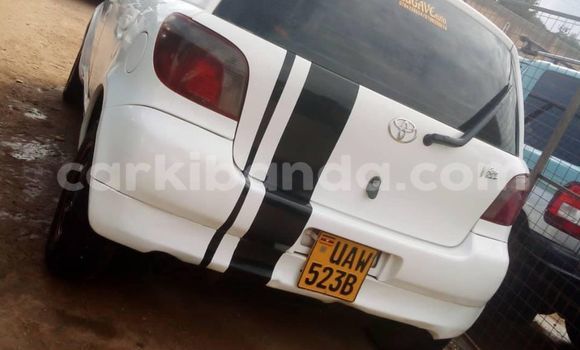 Acheter Occasion Voiture Toyota Vitz Blanc à Kampala, Ouganda Acheter Occasion Voiture Toyota Vitz Blanc à Kampala, Ouganda
