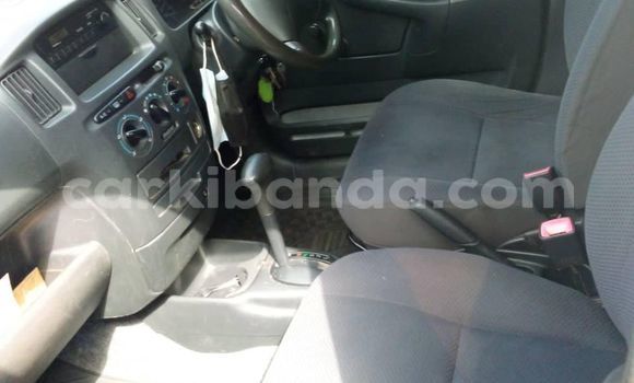 Acheter Occasion Voiture Toyota Succeed Gris à Kampala, Ouganda Acheter Occasion Voiture Toyota Succeed Gris à Kampala, Ouganda