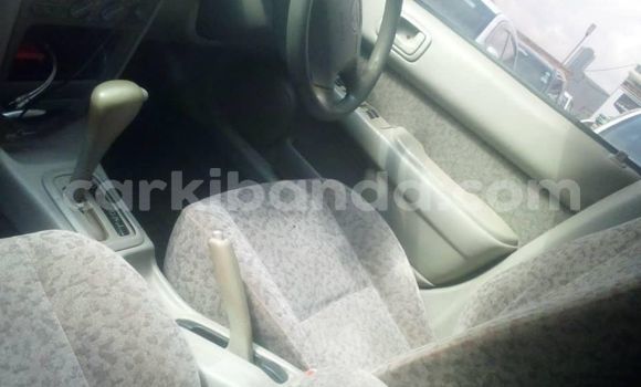 Acheter Occasion Voiture Toyota Corolla Blanc à Kampala, Ouganda Acheter Occasion Voiture Toyota Corolla Blanc à Kampala, Ouganda