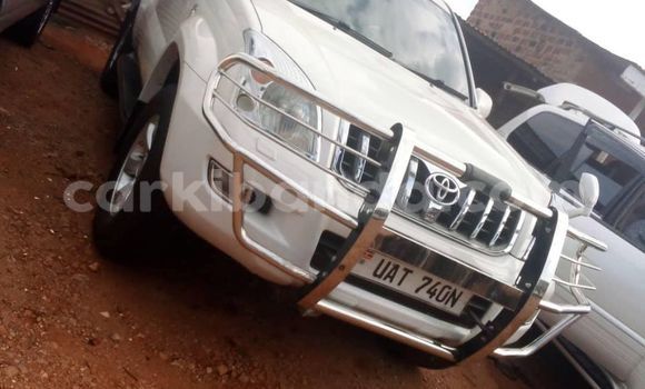 Acheter Occasion Voiture Toyota Land Cruiser Prado Blanc à Kampala, Ouganda Acheter Occasion Voiture Toyota Land Cruiser Prado Blanc à Kampala, Ouganda
