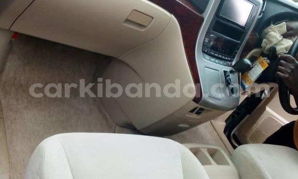 Acheter Occasion Voiture Toyota Alphard Gris à Kampala, Ouganda Acheter Occasion Voiture Toyota Alphard Gris à Kampala, Ouganda