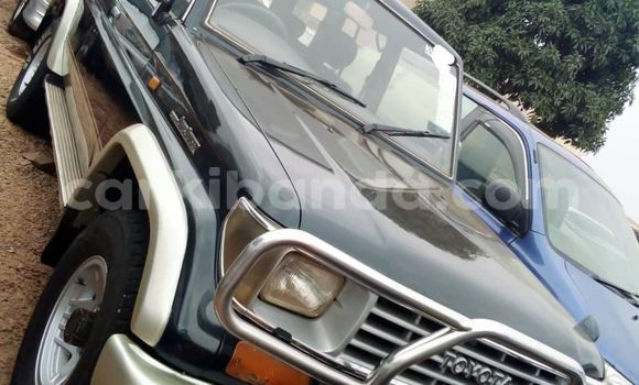 Gura Yakoze Toyota Land Cruiser Black Imodoka i Kampala mu Uganda