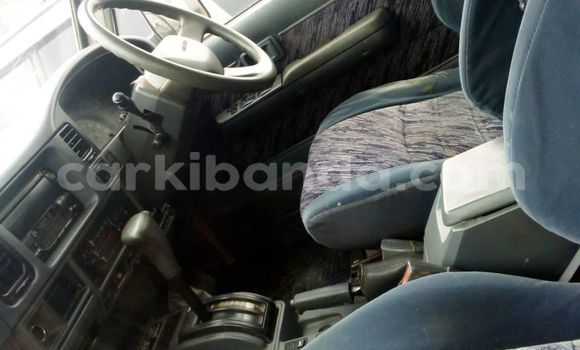 Acheter Occasion Voiture Toyota Land Cruiser Noir à Kampala, Ouganda Acheter Occasion Voiture Toyota Land Cruiser Noir à Kampala, Ouganda