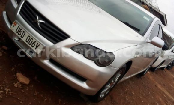 Gura Yakoze Toyota Mark X Silver Imodoka i Kampala mu Uganda