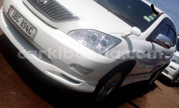 Acheter Occasion Voiture Toyota Harrier Blanc à Kampala, Ouganda
