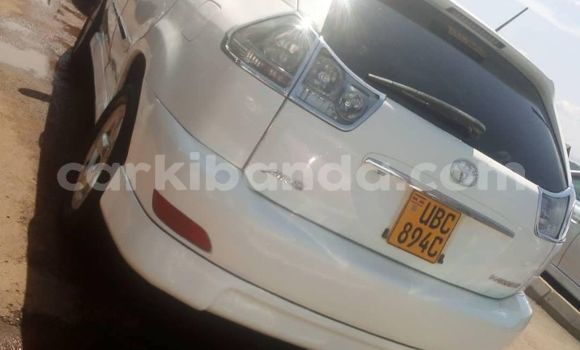Acheter Occasion Voiture Toyota Harrier Blanc à Kampala, Ouganda Acheter Occasion Voiture Toyota Harrier Blanc à Kampala, Ouganda