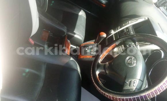 Acheter Occasion Voiture Toyota Harrier Blanc à Kampala, Ouganda Acheter Occasion Voiture Toyota Harrier Blanc à Kampala, Ouganda