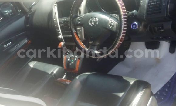 Acheter Occasion Voiture Toyota Harrier Blanc à Kampala, Ouganda Acheter Occasion Voiture Toyota Harrier Blanc à Kampala, Ouganda