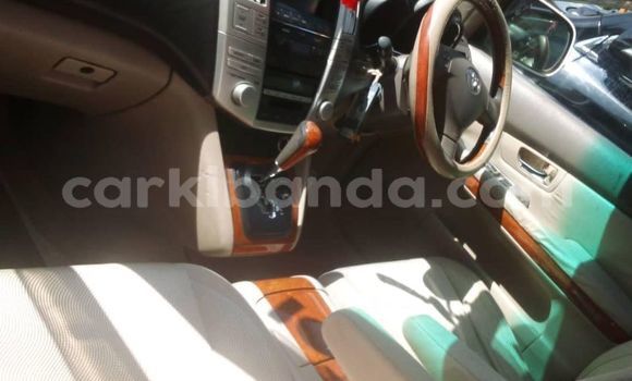 Acheter Occasion Voiture Toyota Harrier Blanc à Kampala, Ouganda Acheter Occasion Voiture Toyota Harrier Blanc à Kampala, Ouganda