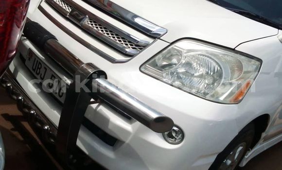Gura Yakoze Toyota Noah White Imodoka i Kampala mu Uganda