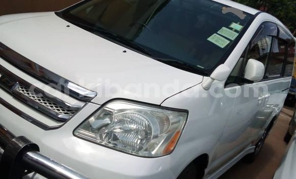 Acheter Occasion Voiture Toyota Noah Blanc à Kampala, Ouganda Acheter Occasion Voiture Toyota Noah Blanc à Kampala, Ouganda