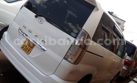 Acheter Occasion Voiture Toyota Noah Blanc à Kampala, Ouganda Acheter Occasion Voiture Toyota Noah Blanc à Kampala, Ouganda