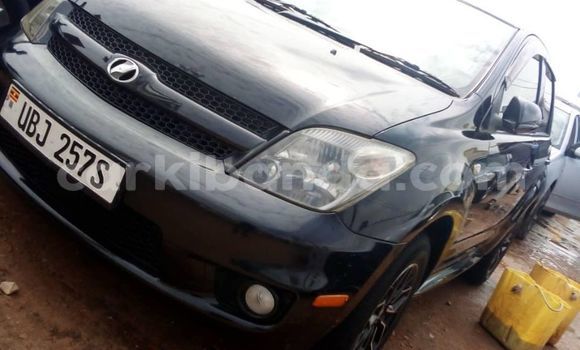 Nunua Ilio tumika Toyota IST Nyeusi Gari ndani ya Kampala nchini Uganda