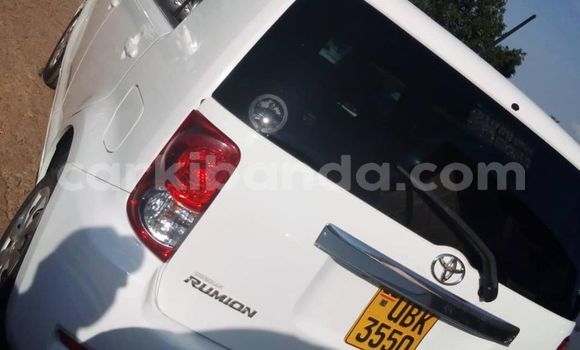 Acheter Occasion Voiture Toyota Corolla Rumion Blanc à Kampala, Ouganda Acheter Occasion Voiture Toyota Corolla Rumion Blanc à Kampala, Ouganda