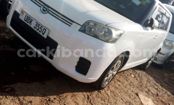Acheter Occasion Voiture Toyota Corolla Rumion Blanc à Kampala, Ouganda Acheter Occasion Voiture Toyota Corolla Rumion Blanc à Kampala, Ouganda