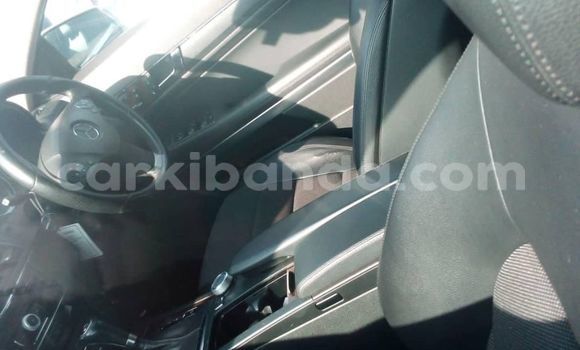 Acheter Occasion Voiture Mercedes‒Benz E–Class Marron à Kampala, Ouganda Acheter Occasion Voiture Mercedes‒Benz E–Class Marron à Kampala, Ouganda