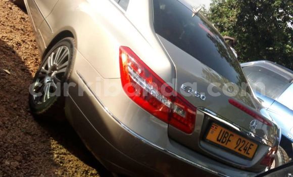 Acheter Occasion Voiture Mercedes‒Benz E–Class Marron à Kampala, Ouganda Acheter Occasion Voiture Mercedes‒Benz E–Class Marron à Kampala, Ouganda