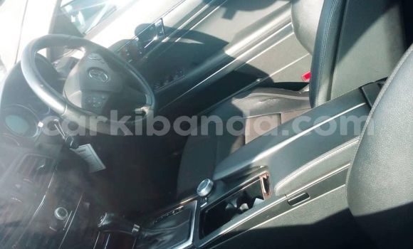 Acheter Occasion Voiture Mercedes‒Benz E–Class Marron à Kampala, Ouganda Acheter Occasion Voiture Mercedes‒Benz E–Class Marron à Kampala, Ouganda