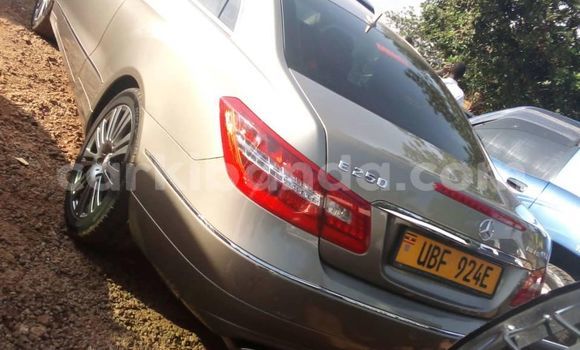 Acheter Occasion Voiture Mercedes‒Benz E–Class Marron à Kampala, Ouganda Acheter Occasion Voiture Mercedes‒Benz E–Class Marron à Kampala, Ouganda