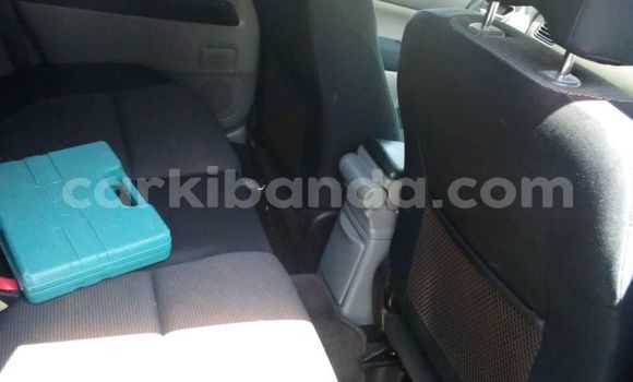 Acheter Occasion Voiture Toyota Wish Blanc à Kampala, Ouganda Acheter Occasion Voiture Toyota Wish Blanc à Kampala, Ouganda