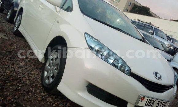 Acheter Occasion Voiture Toyota Wish Blanc à Kampala, Ouganda Acheter Occasion Voiture Toyota Wish Blanc à Kampala, Ouganda