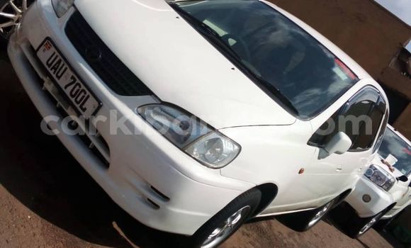 Gura Yakoze Toyota Spacio White Imodoka i Kampala mu Uganda