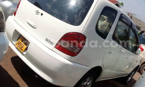 Acheter Occasion Voiture Toyota Spacio Blanc à Kampala, Ouganda Acheter Occasion Voiture Toyota Spacio Blanc à Kampala, Ouganda