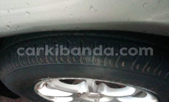 Acheter Occasion Voiture Toyota Premio Vert à Kampala, Ouganda Acheter Occasion Voiture Toyota Premio Vert à Kampala, Ouganda