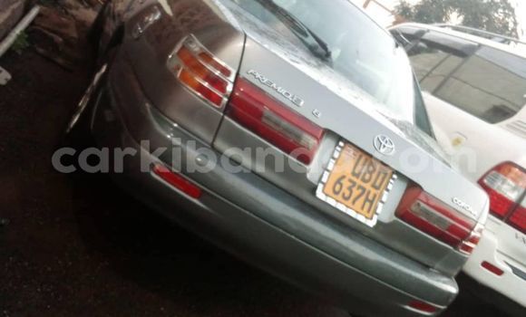 Acheter Occasion Voiture Toyota Premio Vert à Kampala, Ouganda Acheter Occasion Voiture Toyota Premio Vert à Kampala, Ouganda