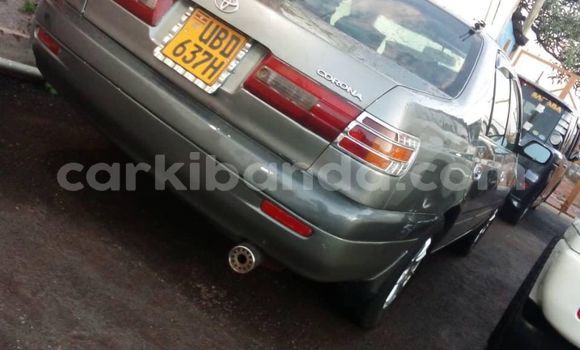 Acheter Occasion Voiture Toyota Premio Vert à Kampala, Ouganda Acheter Occasion Voiture Toyota Premio Vert à Kampala, Ouganda