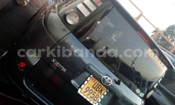 Acheter Occasion Voiture Toyota Sienta Bleu à Kampala, Ouganda Acheter Occasion Voiture Toyota Sienta Bleu à Kampala, Ouganda