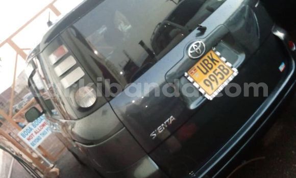 Acheter Occasion Voiture Toyota Sienta Bleu à Kampala, Ouganda Acheter Occasion Voiture Toyota Sienta Bleu à Kampala, Ouganda