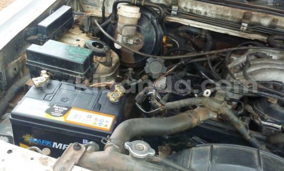 Acheter Occasion Voiture Nissan Terrano Blanc à Kampala, Ouganda Acheter Occasion Voiture Nissan Terrano Blanc à Kampala, Ouganda