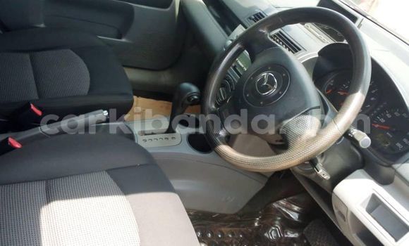 Acheter Occasion Voiture Mazda Demio Bleu à Kampala, Ouganda Acheter Occasion Voiture Mazda Demio Bleu à Kampala, Ouganda