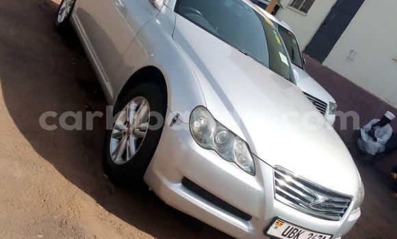 Gura Yakoze Toyota Mark X Silver Imodoka i Kampala mu Uganda