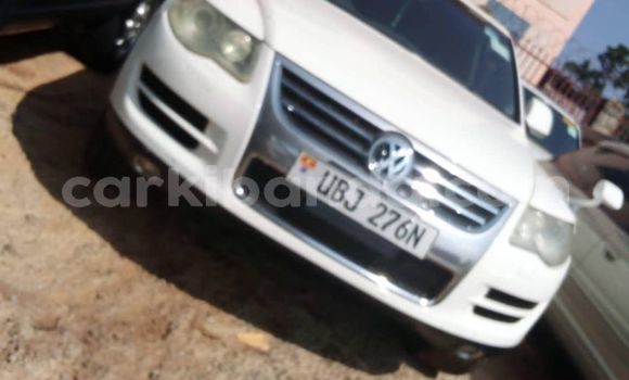 Gura Yakoze Volkswagen Touareg White Imodoka i Kampala mu Uganda Gura Yakoze Volkswagen Touareg White Imodoka i Kampala mu Uganda