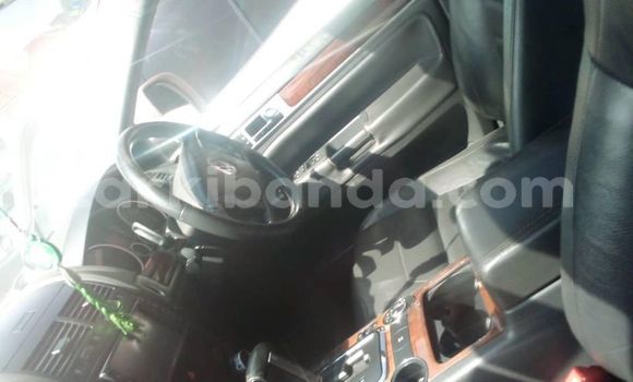 Acheter Occasion Voiture Volkswagen Touareg Blanc à Kampala, Ouganda Acheter Occasion Voiture Volkswagen Touareg Blanc à Kampala, Ouganda