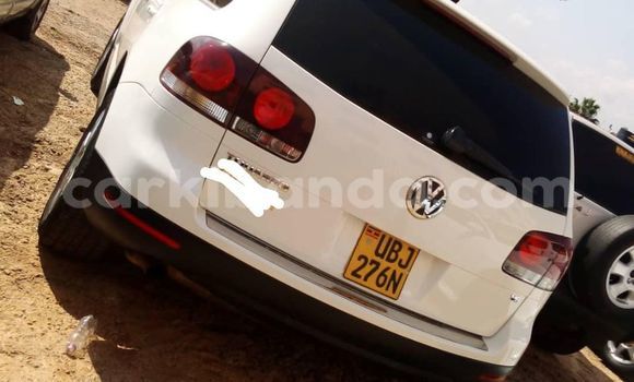 Acheter Occasion Voiture Volkswagen Touareg Blanc à Kampala, Ouganda Acheter Occasion Voiture Volkswagen Touareg Blanc à Kampala, Ouganda