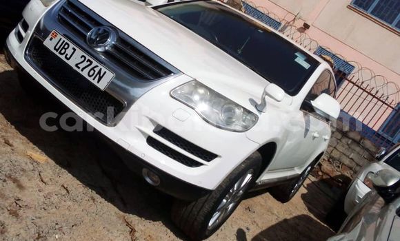 Acheter Occasion Voiture Volkswagen Touareg Blanc à Kampala, Ouganda Acheter Occasion Voiture Volkswagen Touareg Blanc à Kampala, Ouganda