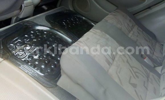 Acheter Occasion Voiture Toyota Spacio Blanc à Kampala, Ouganda Acheter Occasion Voiture Toyota Spacio Blanc à Kampala, Ouganda
