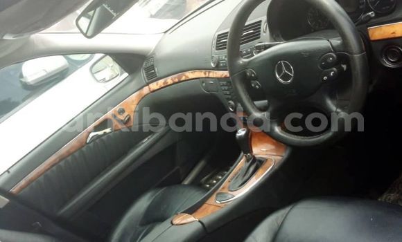 Acheter Occasion Voiture Mercedes‒Benz E–Class Gris à Kampala, Ouganda Acheter Occasion Voiture Mercedes‒Benz E–Class Gris à Kampala, Ouganda
